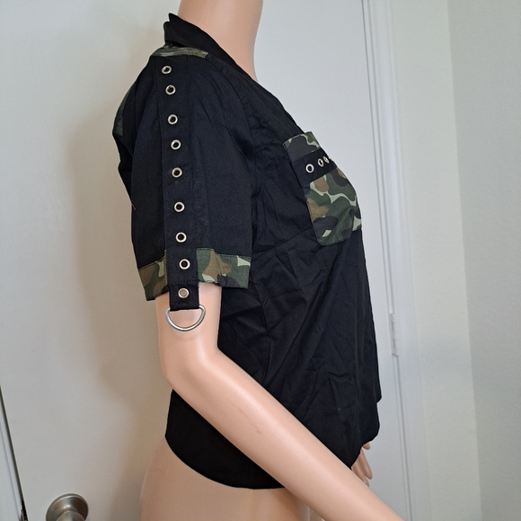 Dead Threads Womens M Shirt Goth Black Camouflage Button Down Short Sleeve - Picture 2 of 12